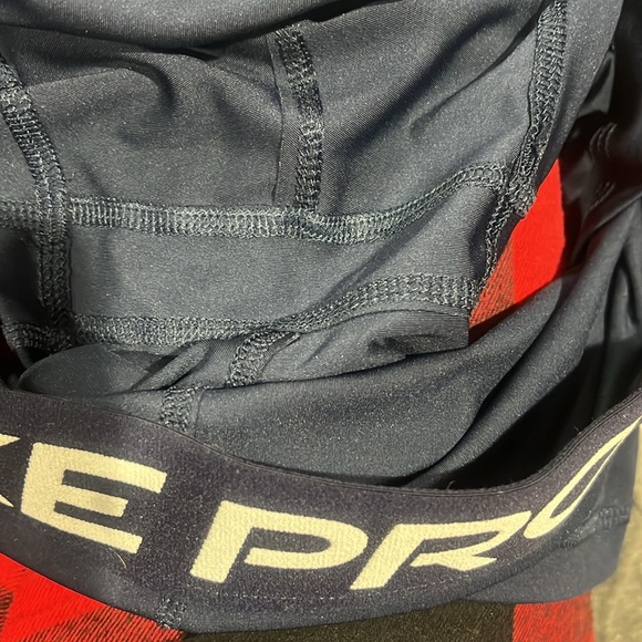 Nike pros size medium in a dark blue/navy blue - Picture 2 of 4